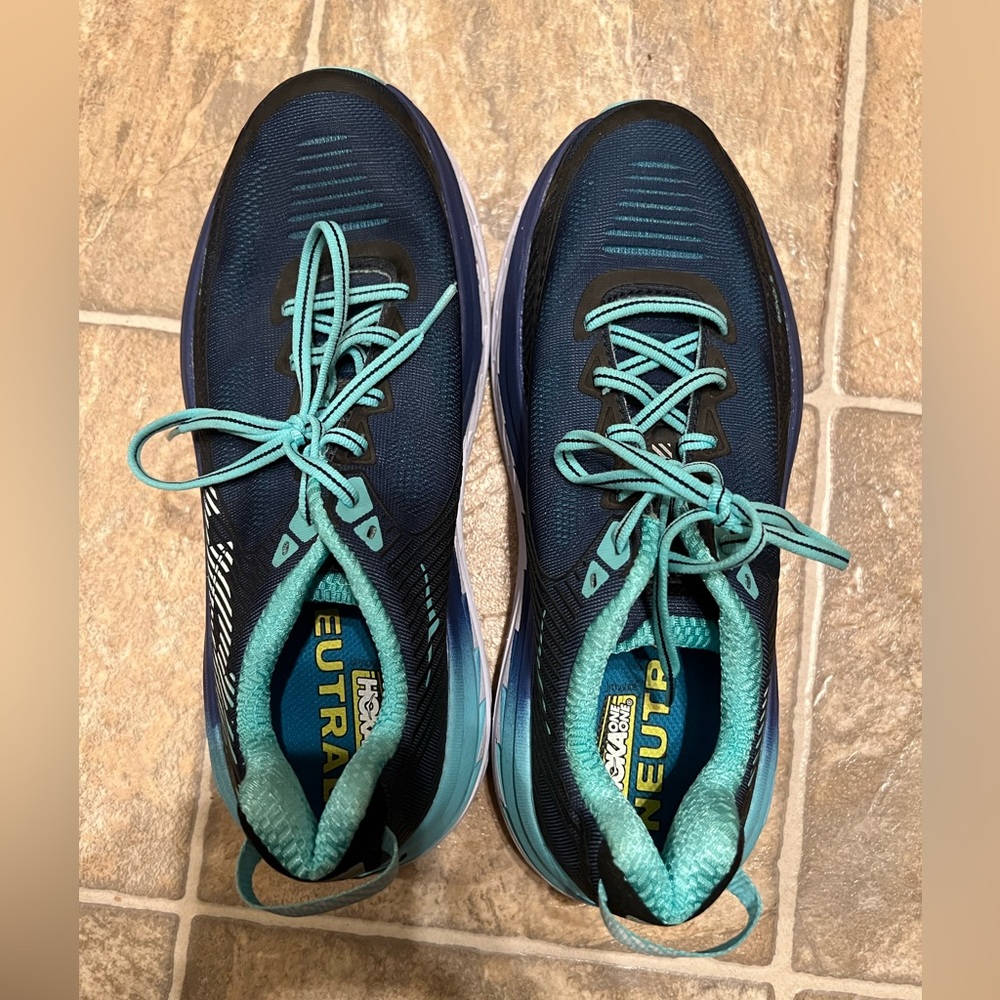 HOKA One One - BONDI 5. Women’s size 8.5 wide. EUC